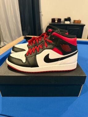 Nike Air Jordan 1 Mid Black White Red (Bred Toe Style) Men’s Size 10.5 w/ Box